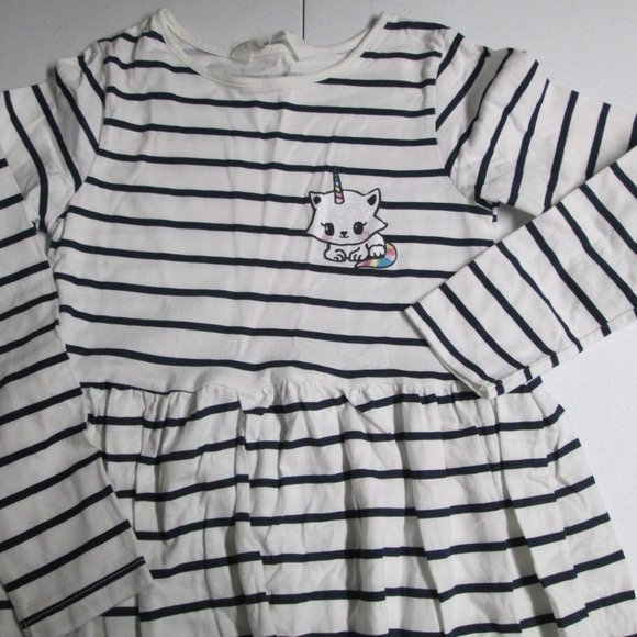 4 pieceBUNDLE Girl's Size 6 & 7 Clothes>2 dresses,2 sweatshirts>Great condition - Picture 1 of 8